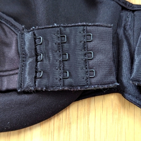 Bali (36D) Classic Black Bra With Floral Design On Straps - Picture 7 of 10